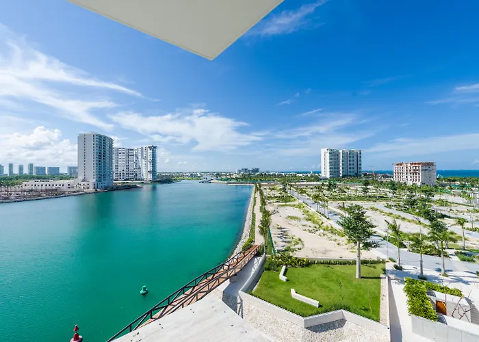 Hotel com jacuzzi: Renaissance Cancun Resort & Marina